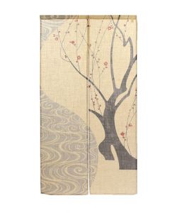 Japanischer Noren Vorhang mit roten Pflaumenblüten und braunem Baum, inspiriert von Ogata Kôrin