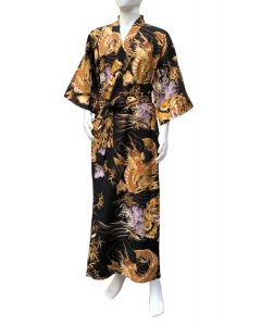Schwarzer japanischer Herren-Kimono aus Baumwolle, knöchellang, vorne mit braungoldenen Drachen- und Wolkenmotiven bedruckt, mit Bindegürtel.