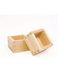 Japanischer Sakebecher Masu aus Holz